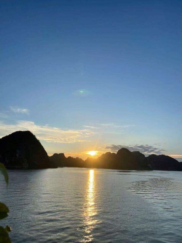 halong-bay-1d-sung-sot-cave-titop-island-kayaking-lunch