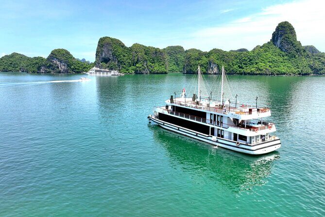 Halong Bay Cruise with Jacuzzi Lunch and Limousine - Key Points