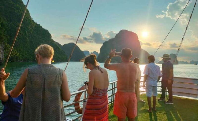 Halong Bay: Day Cruise with Lunch and Kayak from Ninh Binh - Exploring the Caves and Islands