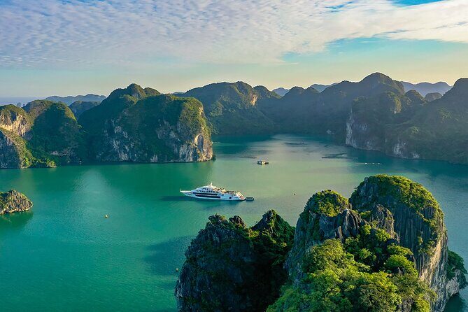 Halong Bay Day Tour with Sea Octopus 5 Star Cruise and Seafood - An Authentic Look at the Halong Bay Experience