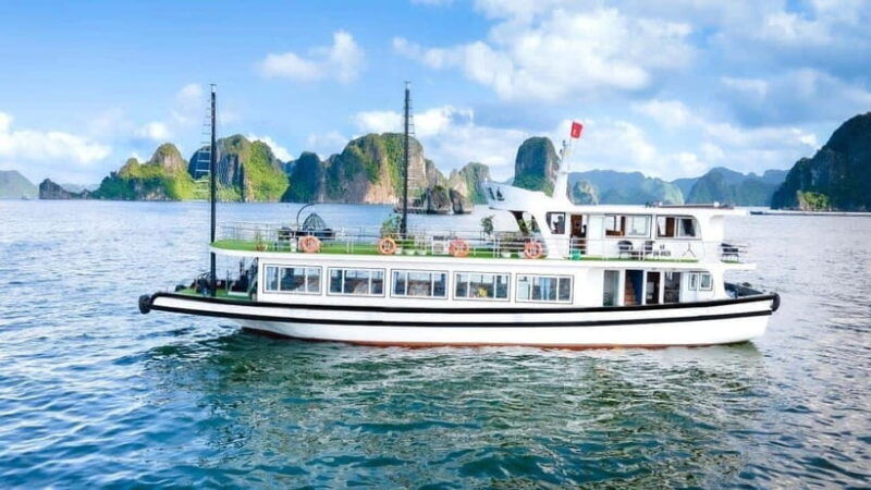 halong-bay-day-trip-surprise-cave-titop-island-kayaking