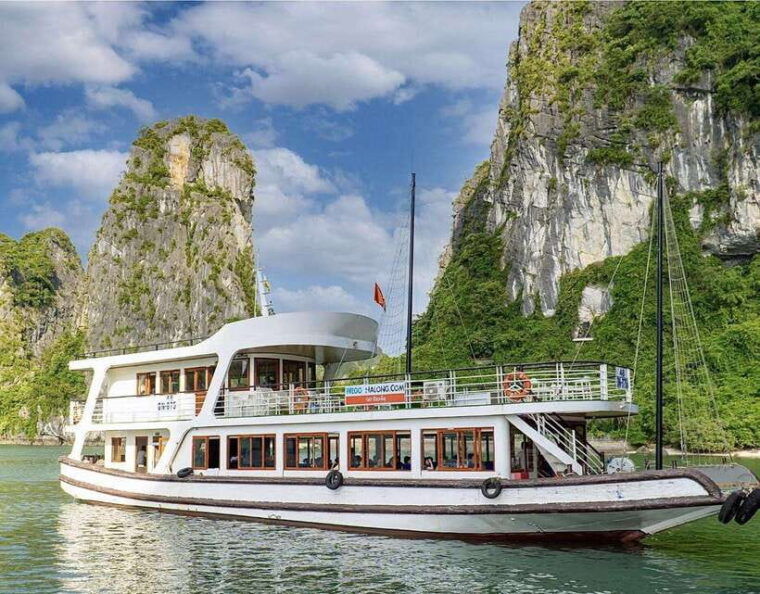 halong-bay-day-trip-surprise-cave-titop-island-kayaking