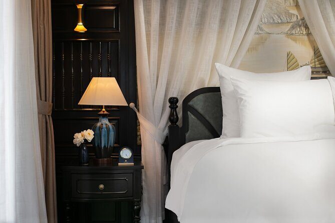 Halong Bay Discovery: 2-Day Hermes Cruise with Private Balcony - Dining on Board