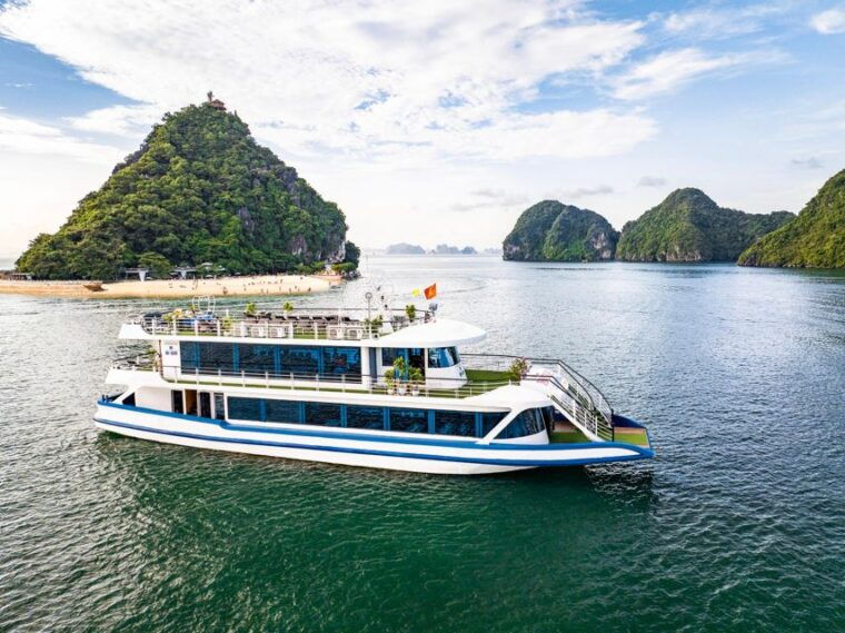 halong-bay-luxury-cruise-6-hours-trip-buffet-kayaking