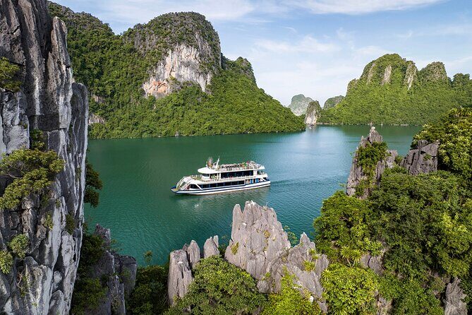 Halong bay Luxury Cruise Day trip: Buffet lunch & Limousine bus - Key Points