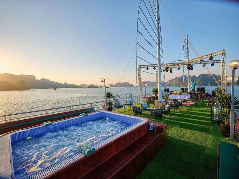 halong-bay-luxury-cruise-kayakswimcave-party-best-seller