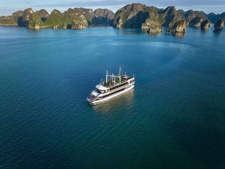halong-bay-luxury-cruise-kayakswimcave-party-best-seller