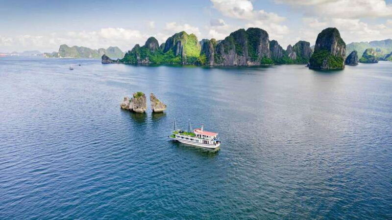 halong-day-cruise-highlights-with-big-small-group-tours