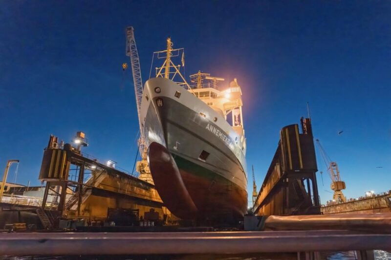 hamburg-1-5-hour-evening-lights-harbour-cruise-on-a-ship