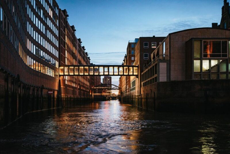 hamburg-1-hour-harbor-evening-lights-cruise