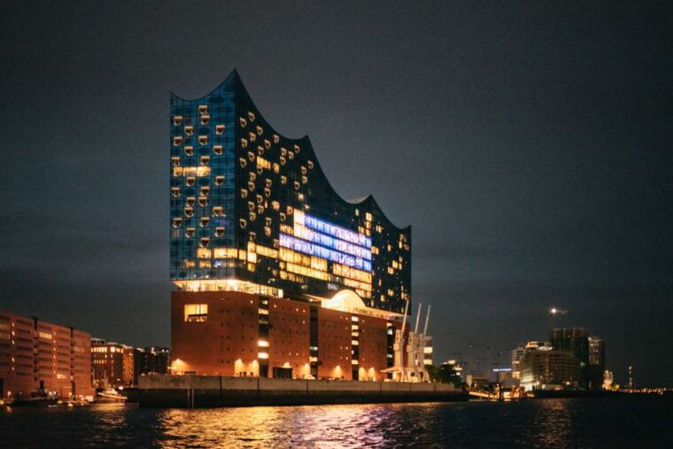 hamburg-1-hour-harbor-evening-lights-cruise