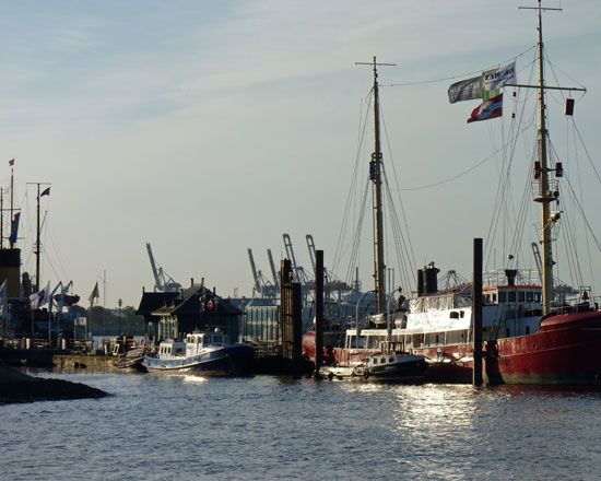 hamburg-2-hour-tour-along-the-elbe