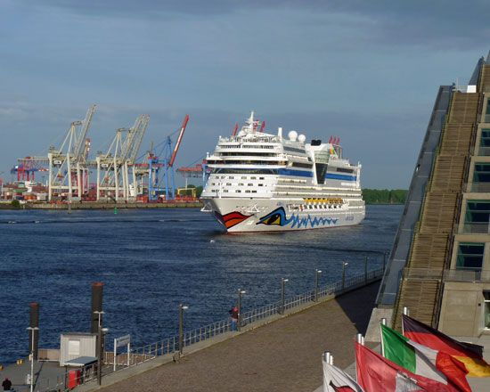 hamburg-2-hour-tour-along-the-elbe