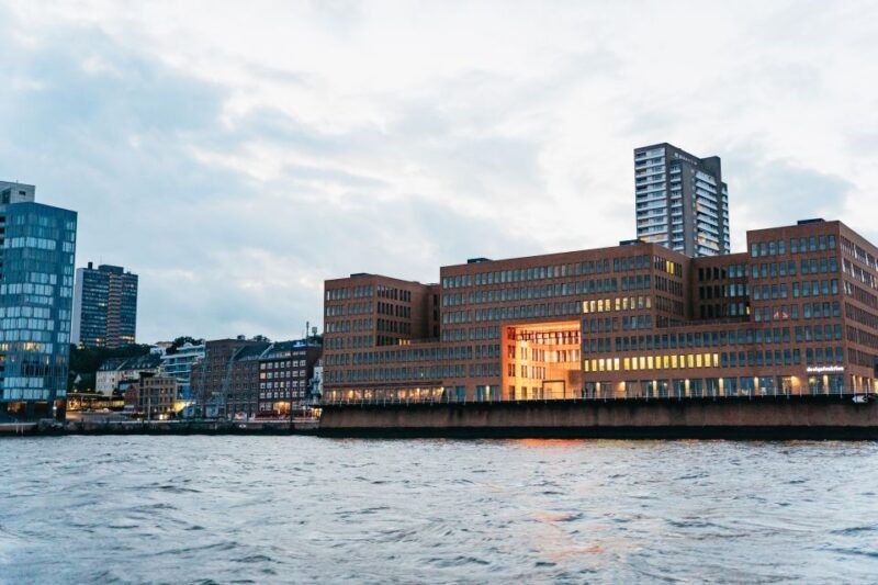 hamburg-90-minute-evening-lights-harbor-cruise