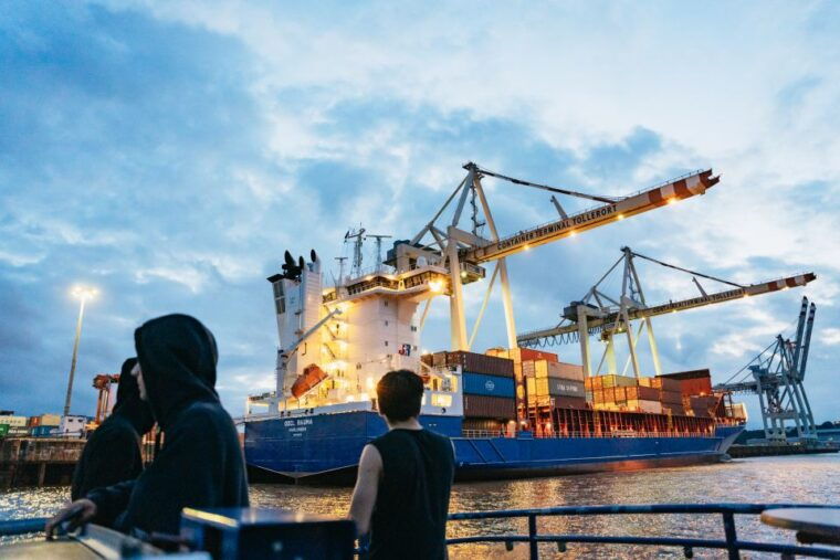 hamburg-90-minute-evening-lights-harbor-cruise