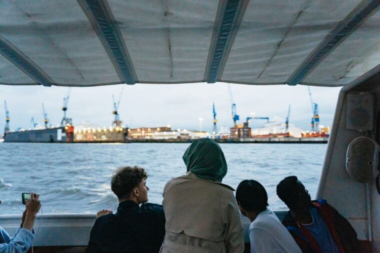 hamburg-90-minute-evening-lights-harbor-cruise