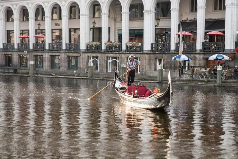 Hamburg: Alster Lake public Tour in a Real Venetian Gondola - Key Points