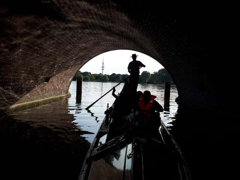 Hamburg: Alster Lake public Tour in a Real Venetian Gondola - Frequently Asked Questions