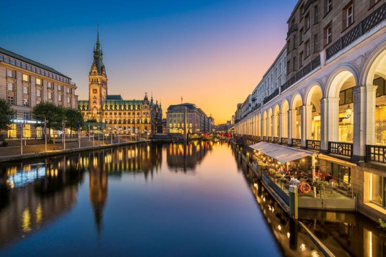 hamburg-at-night-old-town-st-pauli-private-tour