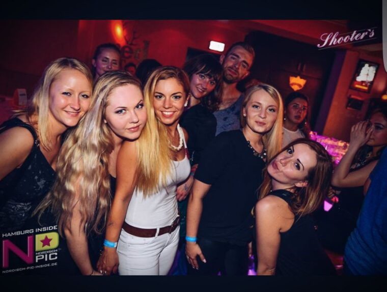 hamburg-bachelorette-premium-party-with-pubcrawl