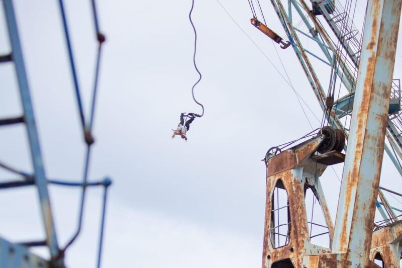 hamburg-bungee-jumping-50-meters-high-over-the-harbor