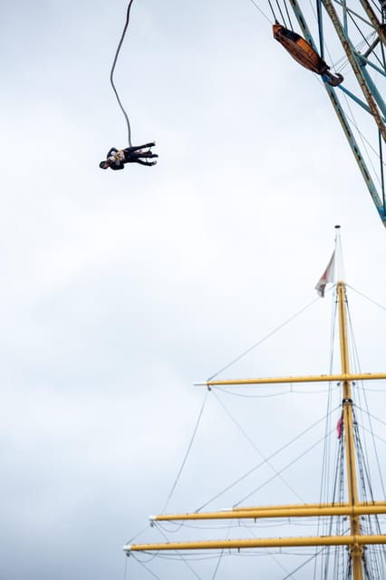 hamburg-bungee-jumping-50-meters-high-over-the-harbor