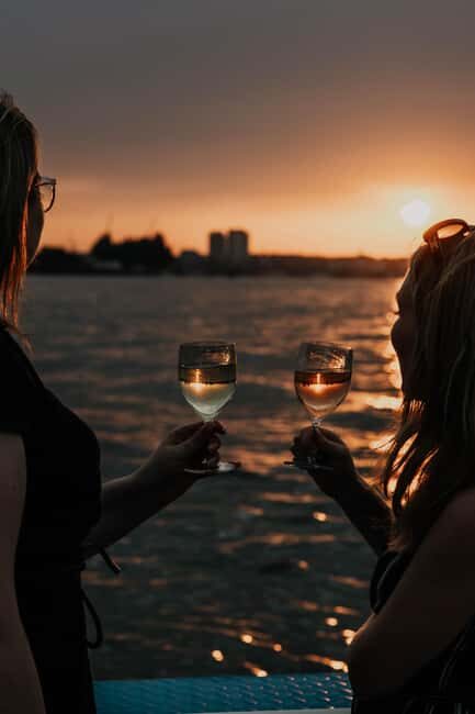 Hamburg: Cheese & Wine Cruise - Key Points