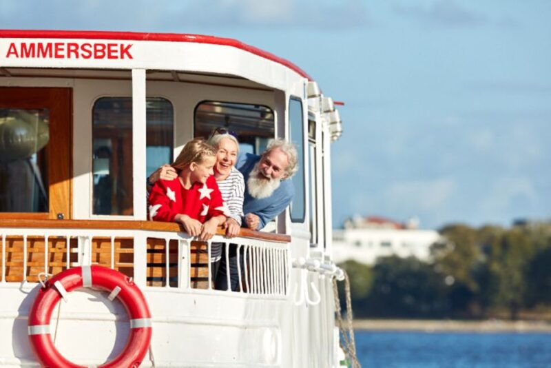 hamburg-city-cruise-on-alster-lake