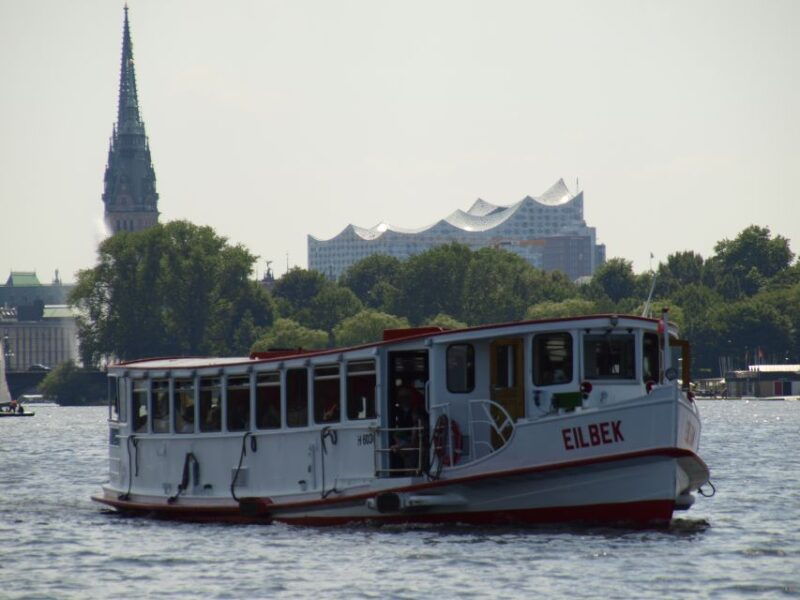 hamburg-city-cruise-on-alster-lake