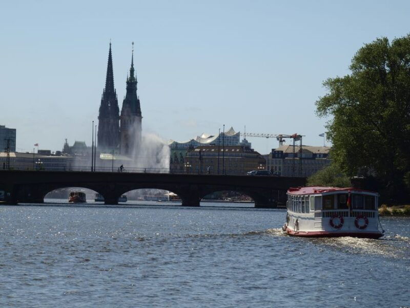 hamburg-city-cruise-on-alster-lake