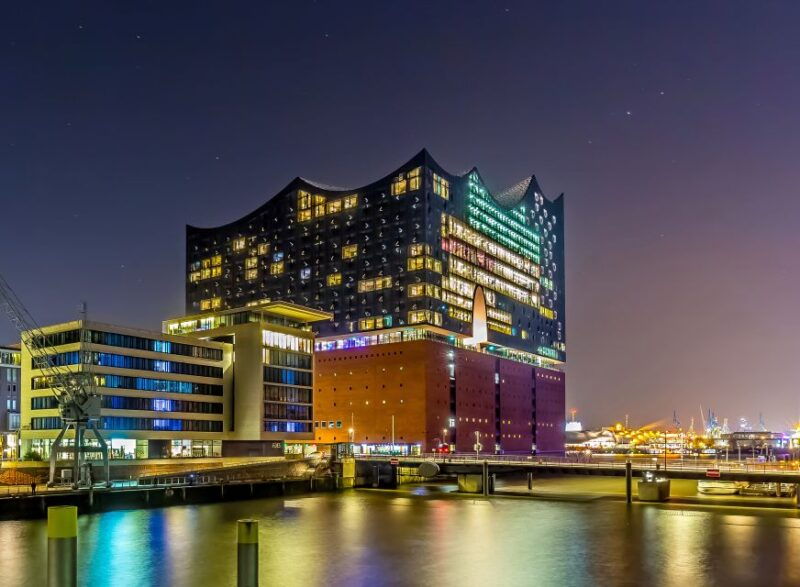 hamburg-elbphilharmonie-plaza-guided-tour