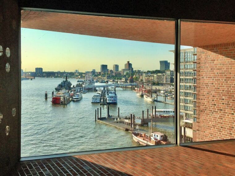 hamburg-elbphilharmonie-plaza-highlights-surroundings