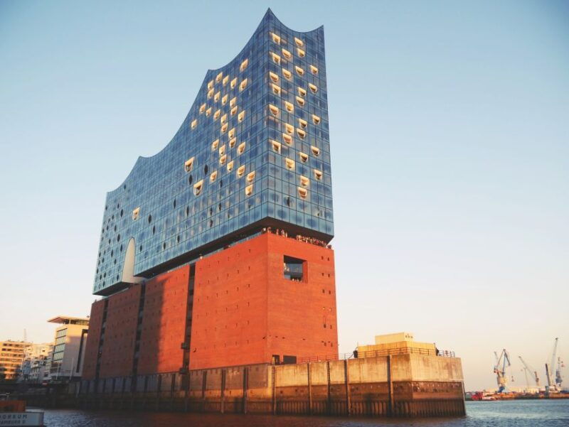 hamburg-elphi-plaza-guided-tour-with-stortebeker-beer