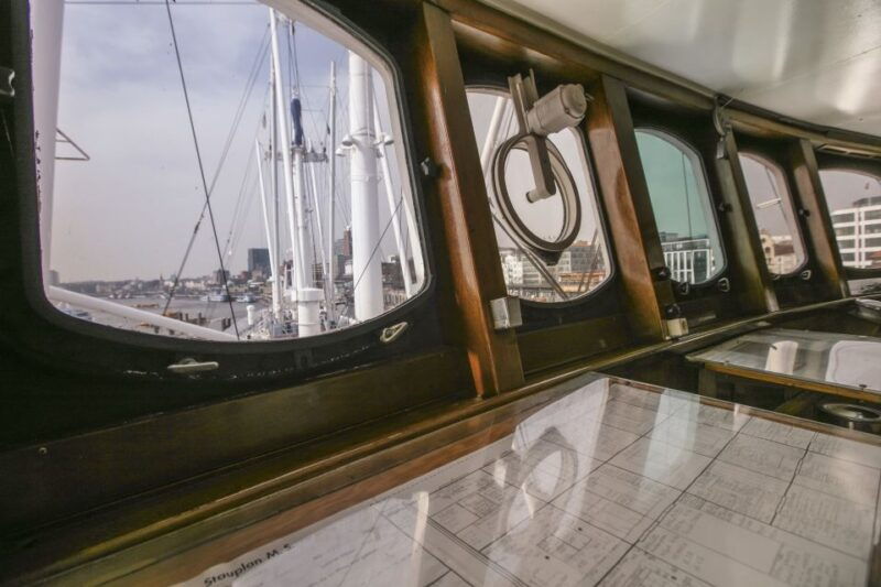 hamburg-entrance-to-the-museum-ship-cap-san-diego