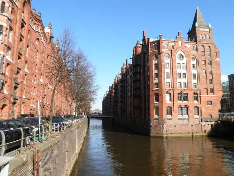 Hamburg: Exclusive Tour by Limousine with Chauffeur - An In-Depth Look at the Hamburg Limousine Tour