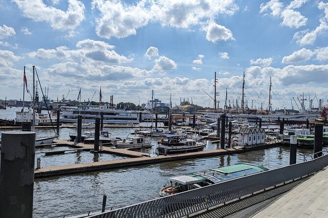 hamburg-for-explorers-city-tour-in-a-first-class-van
