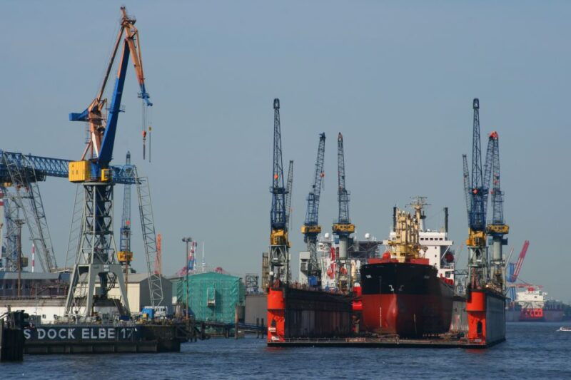 hamburg-guided-port-walk-for-families