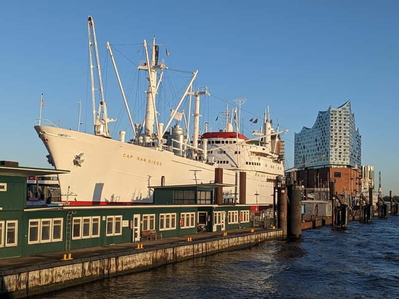 Hamburg: Guided Tour in French, the essentials in 2,5 hours! - Hamburg: Guided Tour in French, the essentials in 2.5 hours!