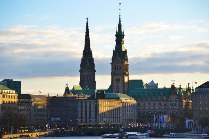 hamburg-hop-on-hop-off-bus-tour-family-ticket