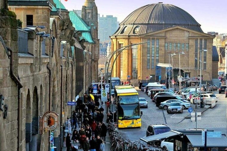 hamburg-hop-on-hop-off-bus-tour-yellow-double-decker