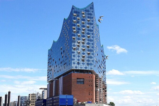 hamburg-hop-on-hop-off-tour-harbor-and-lake-alster-cruise-2