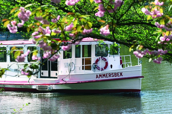 hamburg-hop-on-hop-off-tour-harbor-and-lake-alster-cruise-3