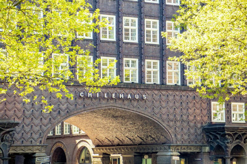 hamburg-in-the-footsteps-of-the-beatles-with-a-local