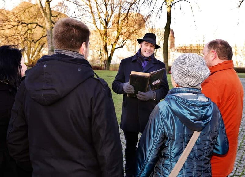 Hamburg: Interactive Crime Theater Tour in German - Practical Details: What We Can Expect