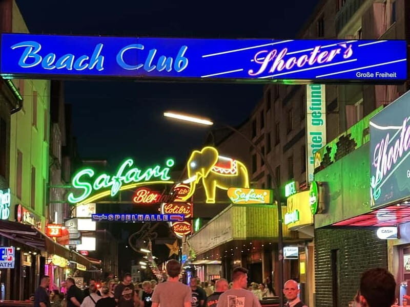 Hamburg: JGA bar & club tour: Unforgettable evening with sparkling wine, shots & party - The Guides and the Atmosphere