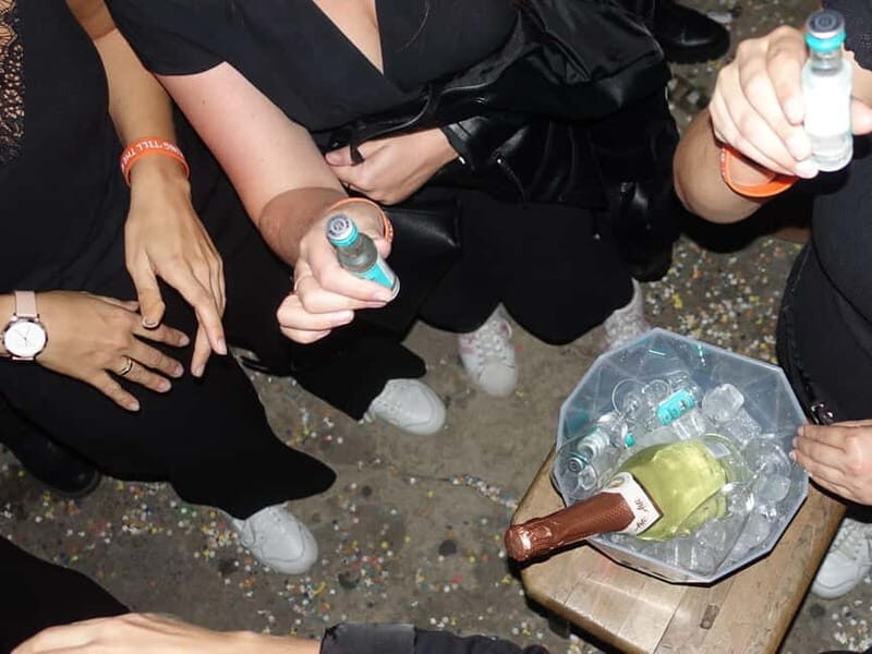 Hamburg: JGA bar & club tour: Unforgettable evening with sparkling wine, shots & party - Who Should Consider This Tour?