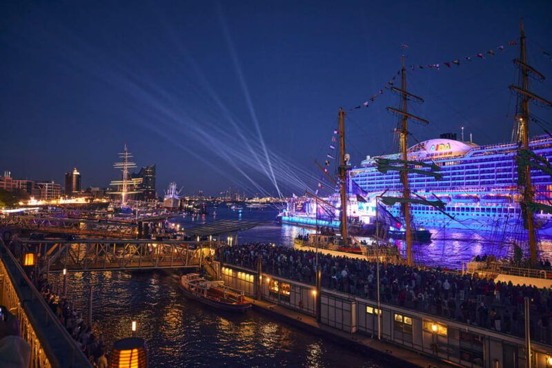 hamburg-light-firework-show-port-aniversary-from-boat