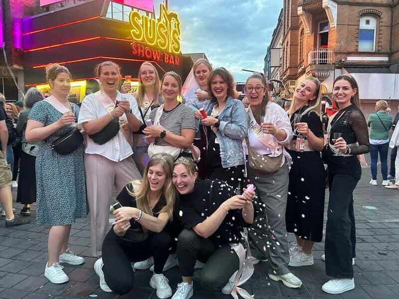 Hamburg: Night PubCrawl Tour through the Reeperbahn - An In-Depth Look at the Hamburg Night PubCrawl