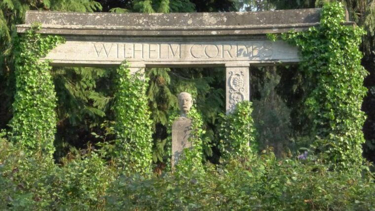 hamburg-ohlsdorf-cemetery-self-guided-angel-walk
