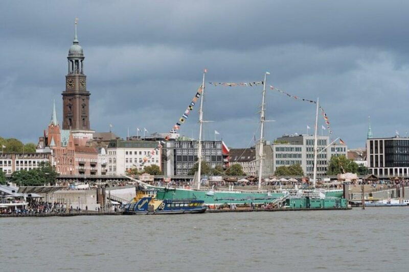hamburg-one-hour-traditional-harbor-cruise